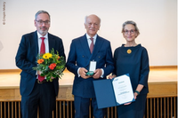 Prof. Dr. Gerhard Ehninger mit Ehrenmedaille der TU Dresden ausgezeichnet